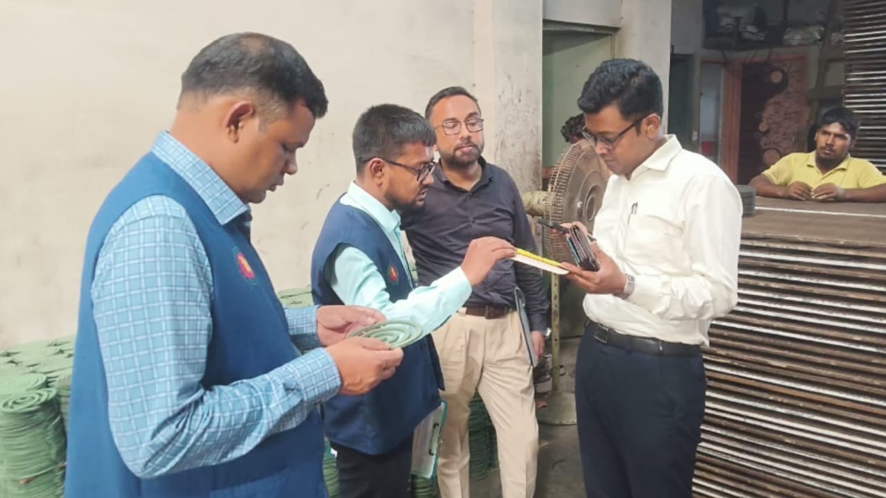 লাইসেন্স ছাড়াই মশার কয়েল উৎপাদন, বগুড়ায় ৬০ হাজার টাকা জরিমানা